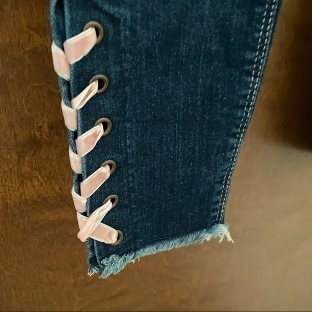 True Craft NWT Girls Distressed Jeans Sz 10. Laced in Pink Velvet